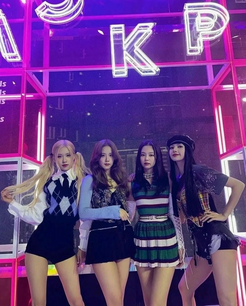 Hình nền Lisa Blackpink cute cho điện thoại