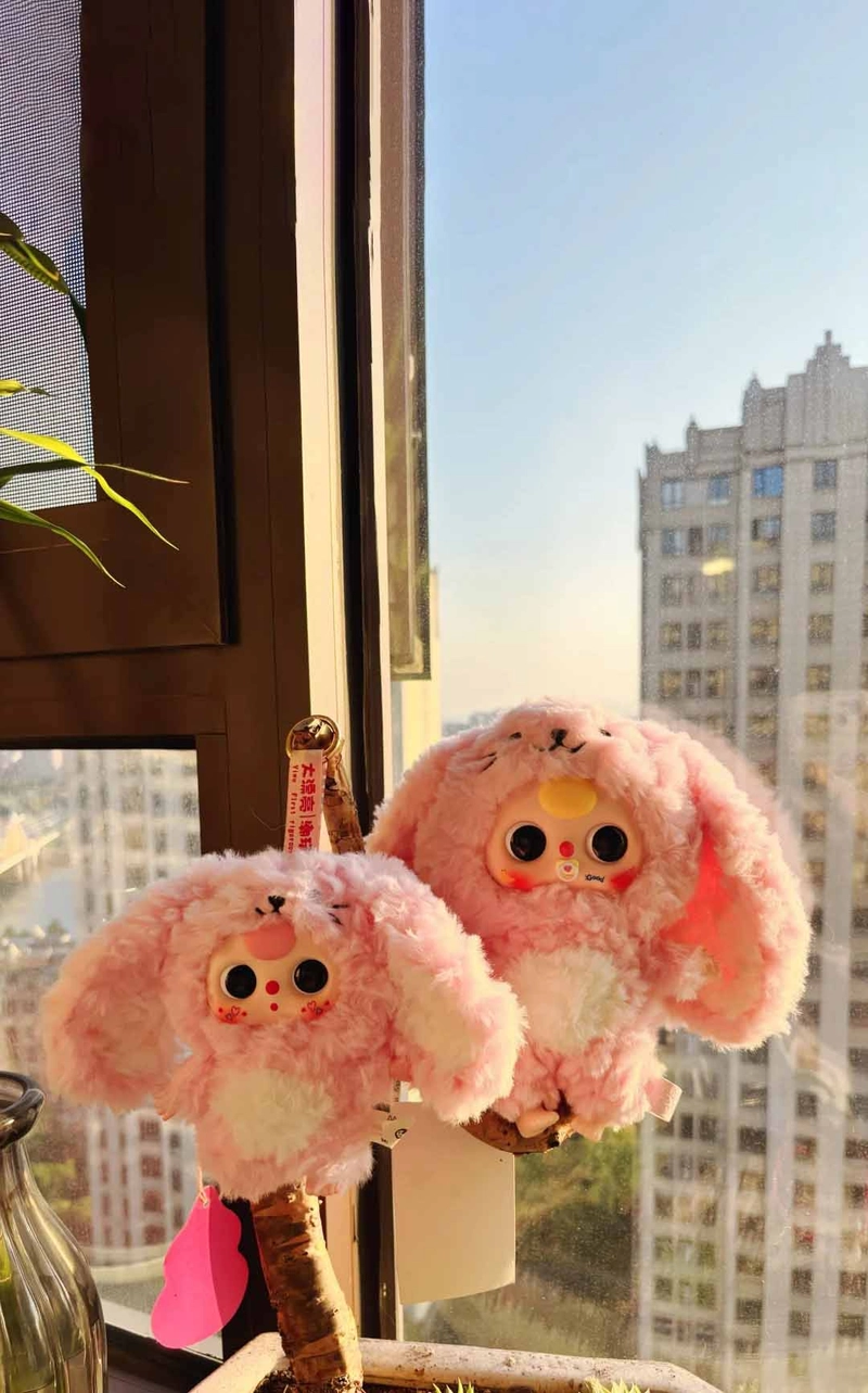 Baby Three cute 4K dùng làm nền điện thoại