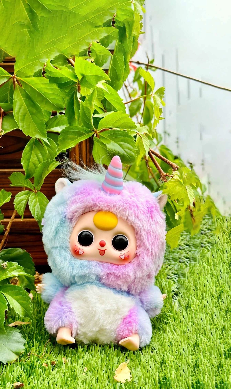 Hình nền Baby Three dễ thương, màu sắc tươi sáng