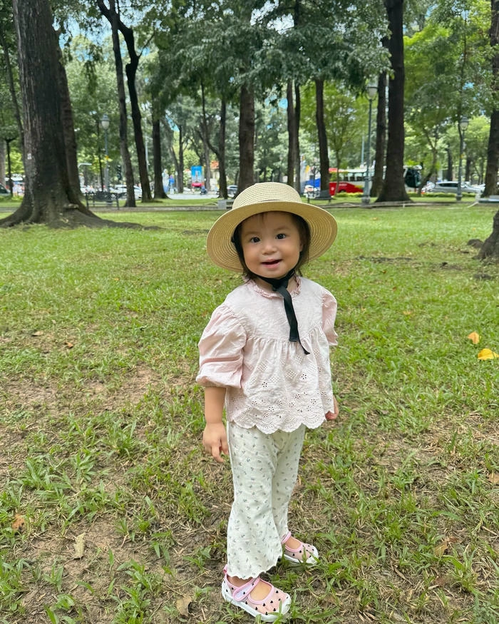 Ảnh bé Pam cute dễ thương ngất ngây