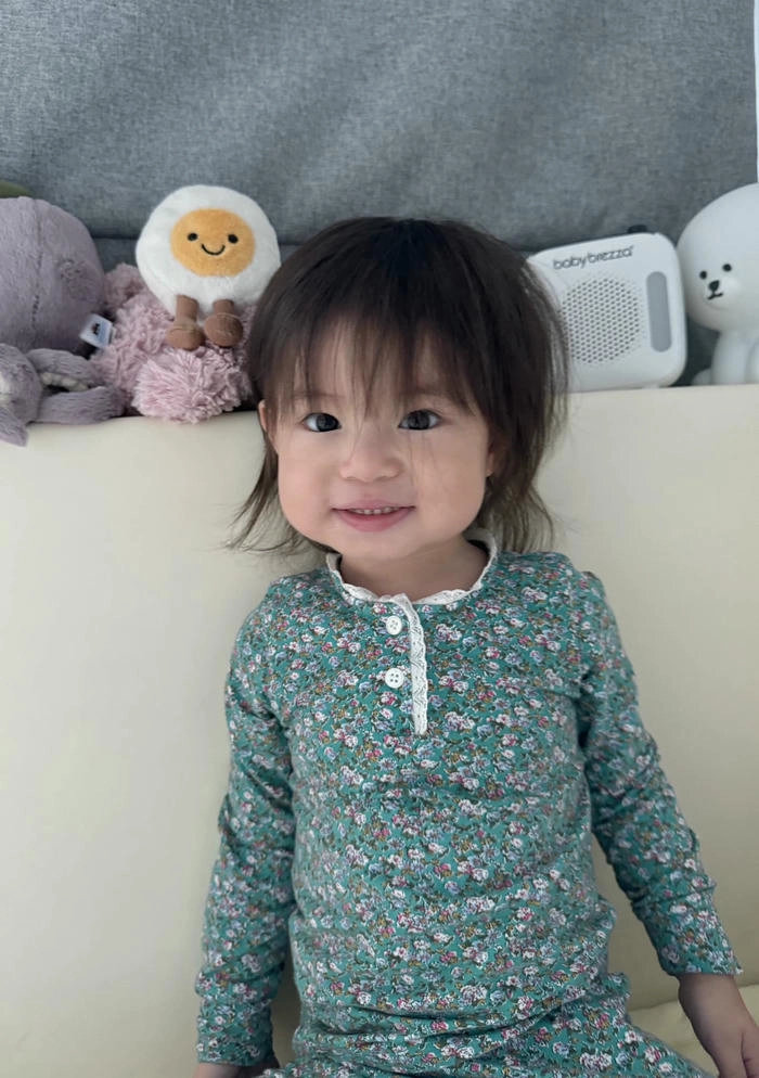 Ảnh bé Pam cute dễ thương rạng rỡ