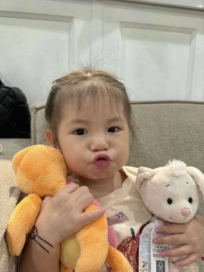 Ảnh em bé Pam cute hồn nhiên đáng yêu
