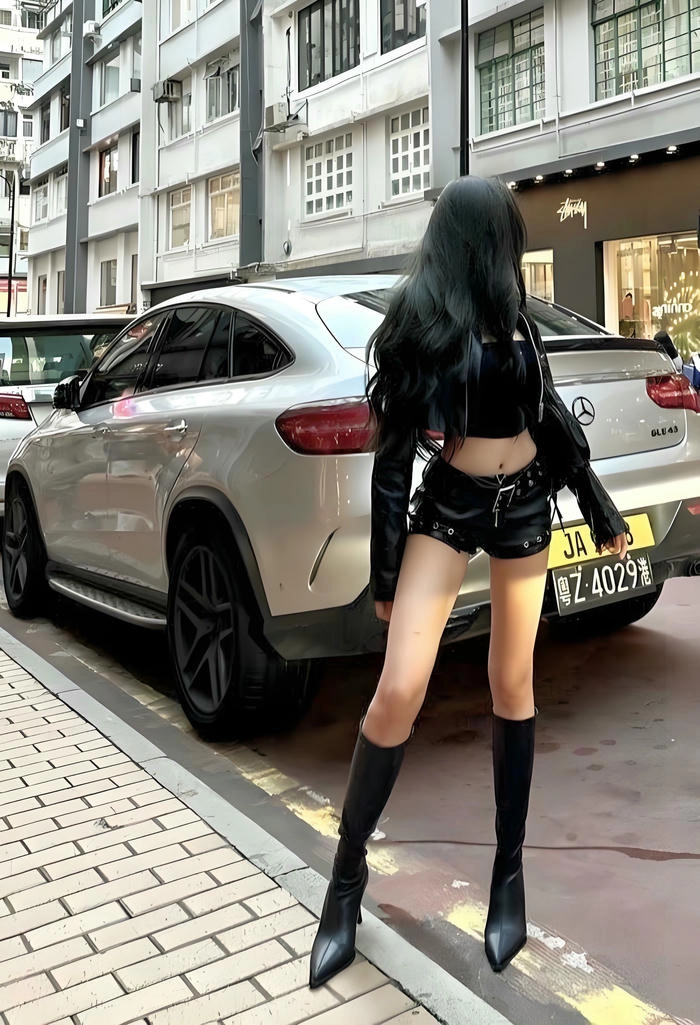Gái xinh Trung Quốc chân dài diện bikini
