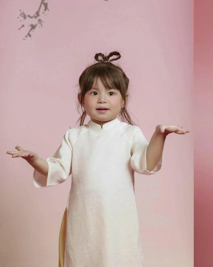 Hình ảnh bé Pam cute cực dễ thương