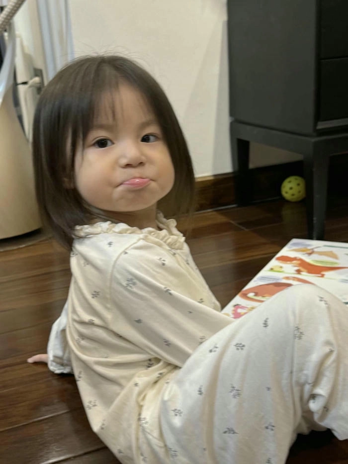 Nét ngây thơ trong ảnh bé Pam cute