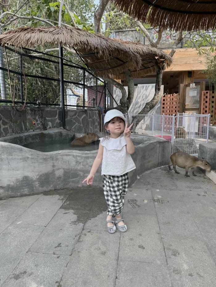 Vẻ đáng yêu trong ảnh bé Pam cute dễ thương