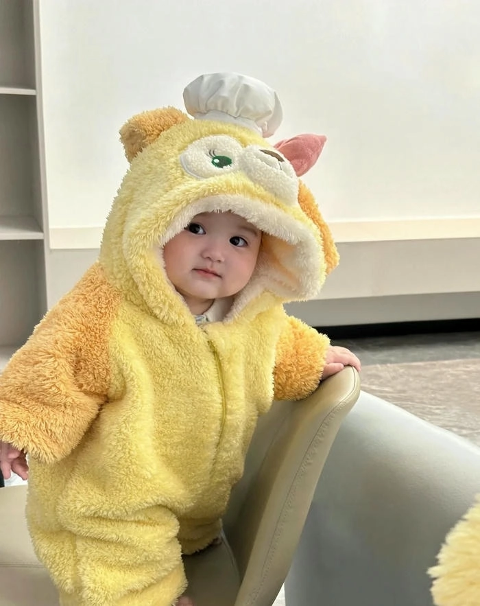 Ảnh 2 em bé cute cười hồn nhiên