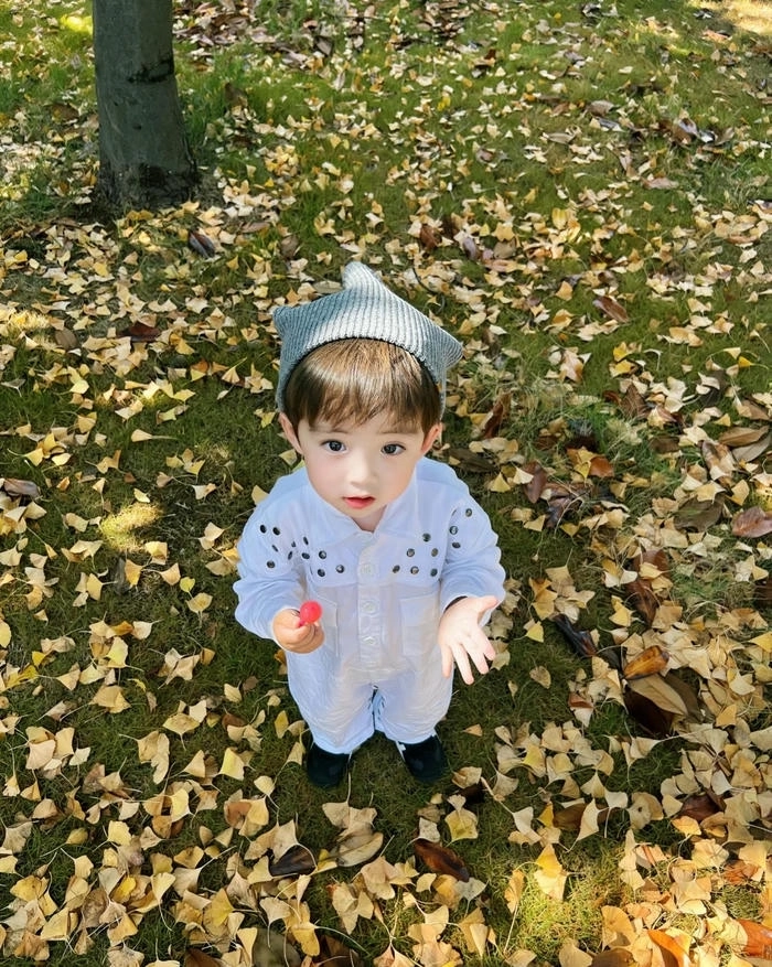 Ảnh cute em bé tinh nghịch