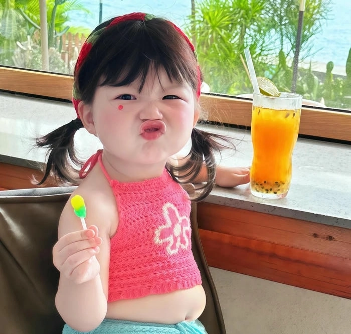 Ảnh em bé cute đáng yêu vô cùng