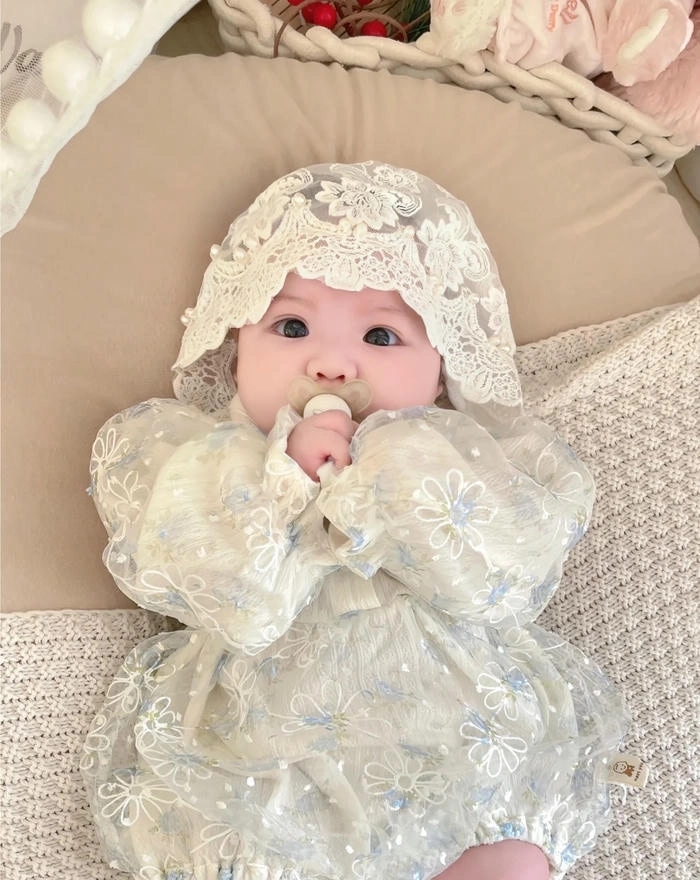 Ảnh em bé cute sơ sinh đáng yêu