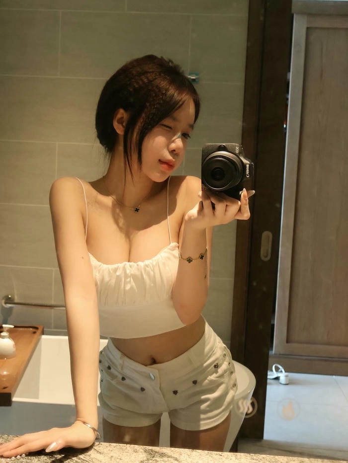 Ảnh gái xinh K8 cute tuổi 17 rạng rỡ