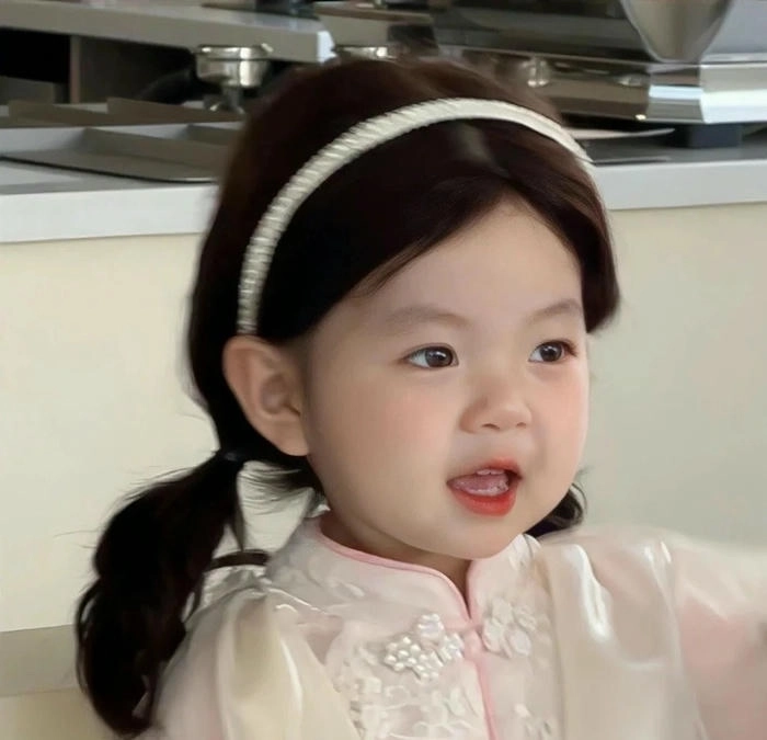 Ảnh trẻ con đáng yêu nụ cười tỏa nắng