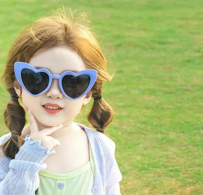 Ảnh trẻ con đáng yêu rạng rỡ nụ cười