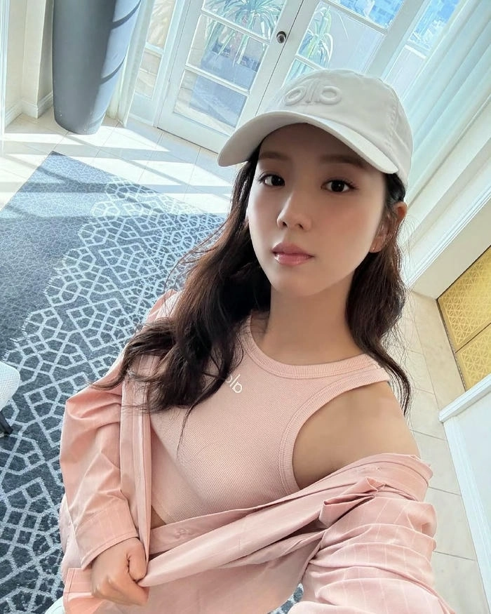 Hình Jisoo dễ thương tự nhiên