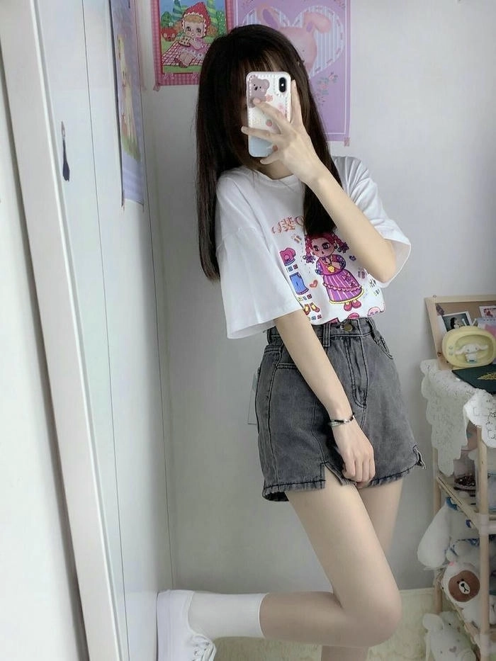 Hình ảnh con gái cute che mặt cực đáng yêu