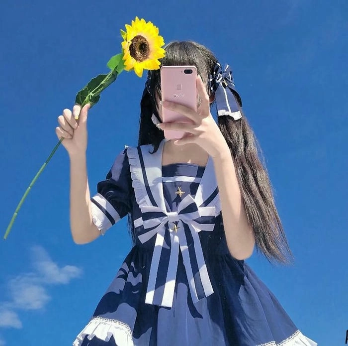 Hình ảnh con gái cute che mặt cực dễ thương