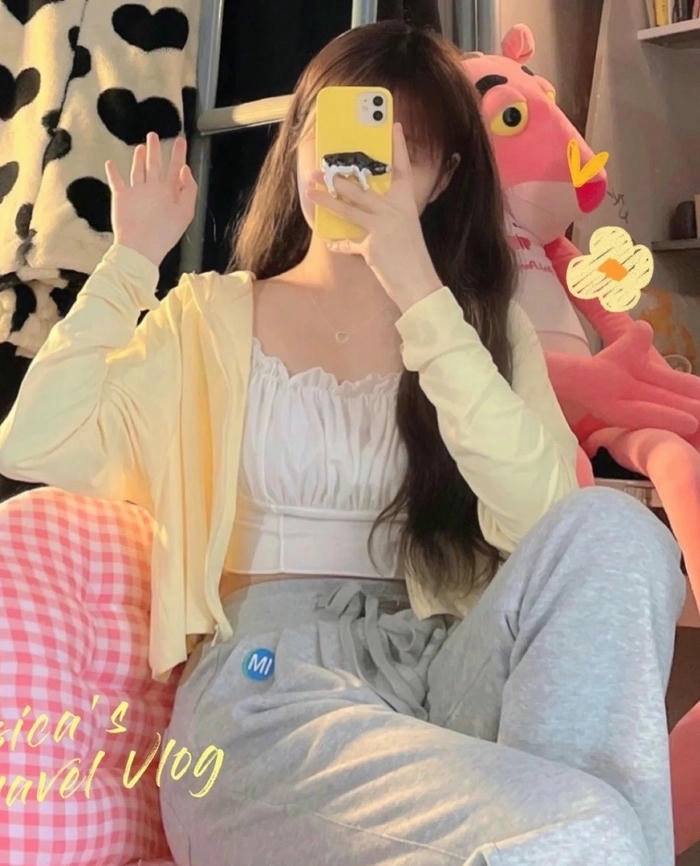 Hình ảnh con gái cute che mặt tóc dài xinh