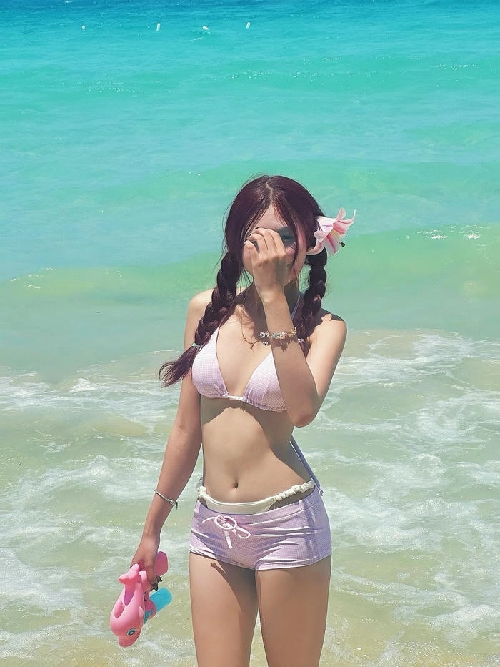 Hình ảnh con gái cute dễ thương che mặt cực xinh