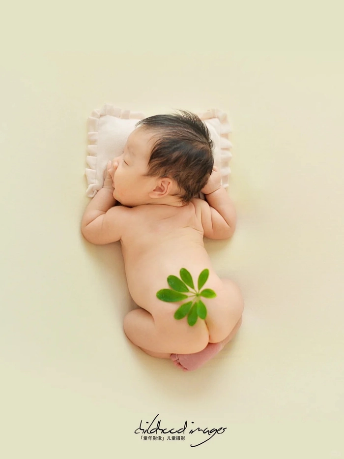 Hình nền bé sơ sinh đáng yêu cho máy tính