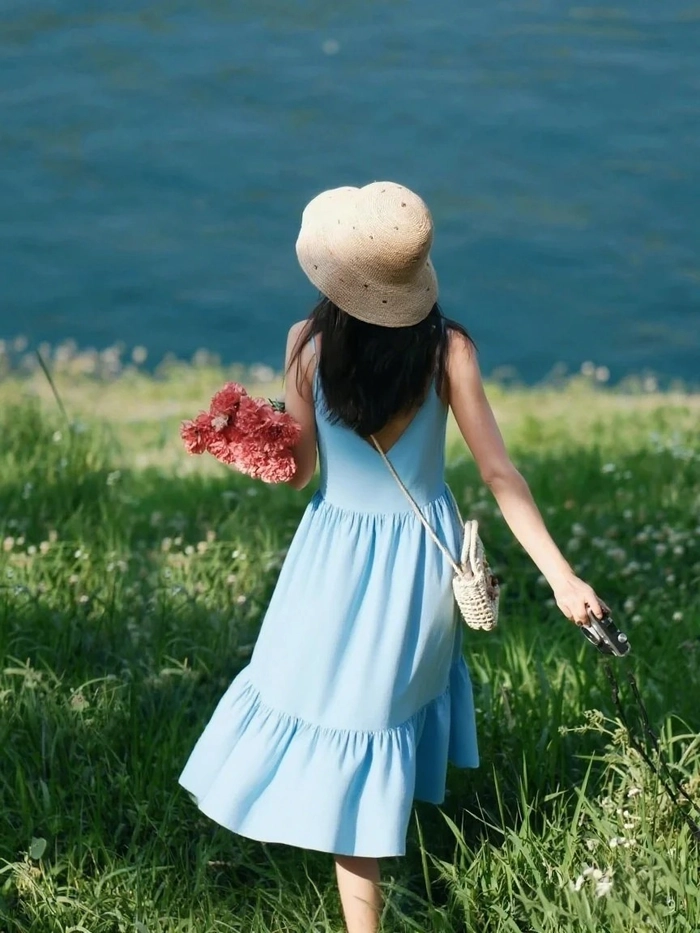 Hình nền cô gái buồn quay lưng chill