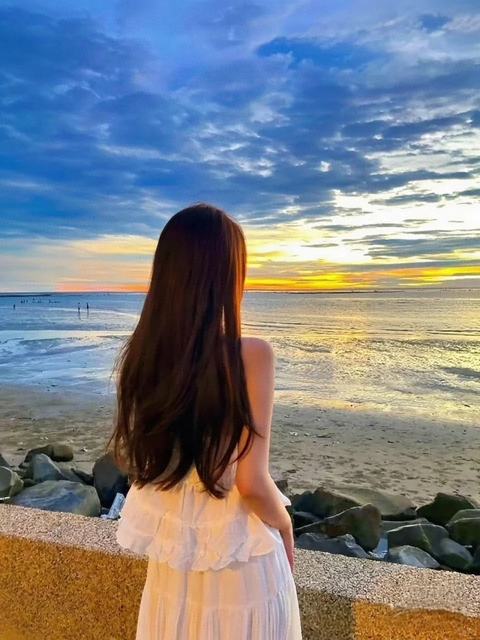 Hình nền cô gái quay lưng nghệ thuật