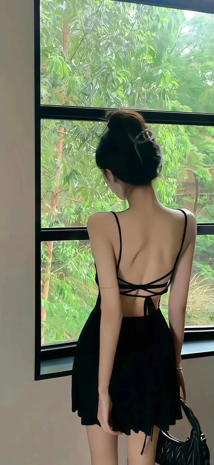 Hình nền đẹp cô gái quay lưng mộng mơ