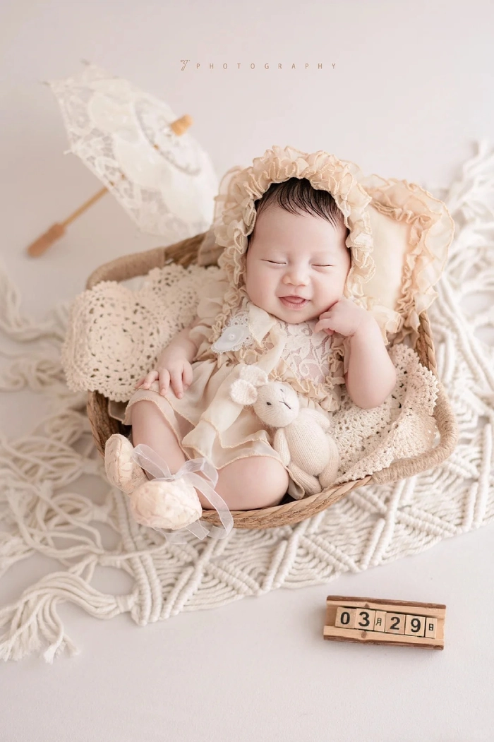 Hình nền điện thoại bé sơ sinh dễ thương