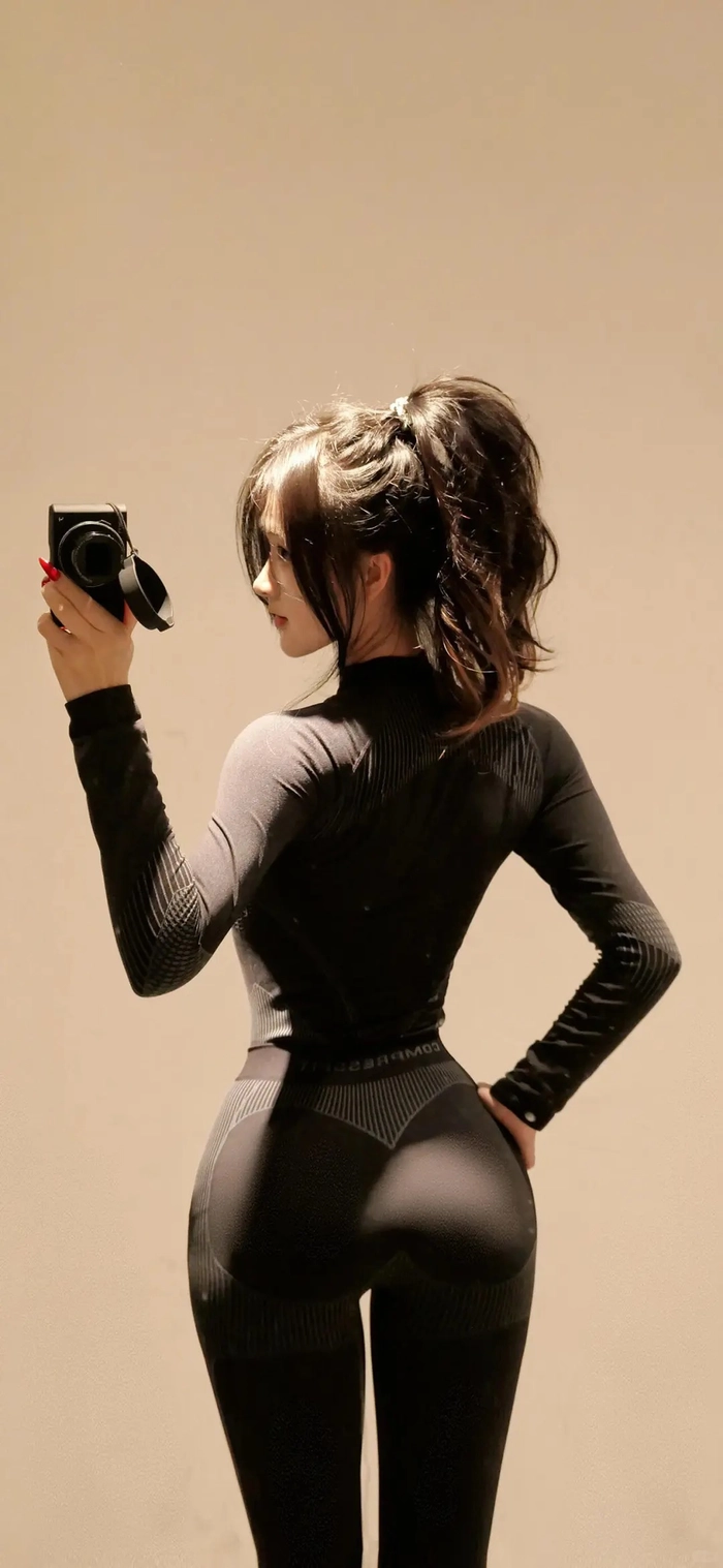 Hình nền máy tính cô gái quay lưng 4k
