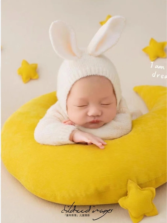 Hình nền ngộ nghĩnh bé gái sơ sinh cực đáng yêu
