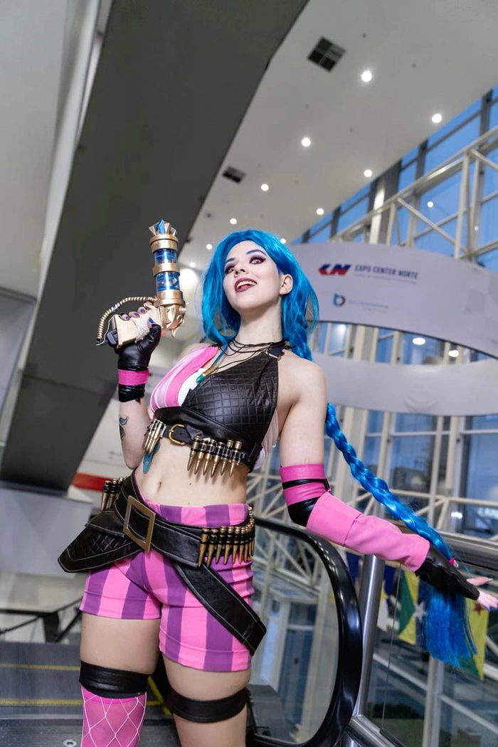 Ảnh Jinx cosplay sexy nổi bật