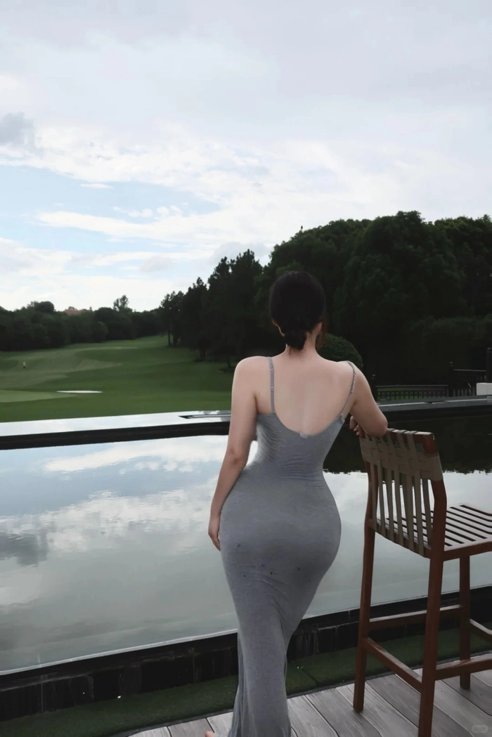 Gái xinh mông to đầy sức hút