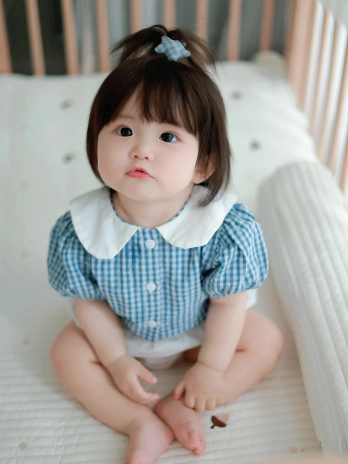 Hình nền bé gái xinh đẹp nhẹ nhàng