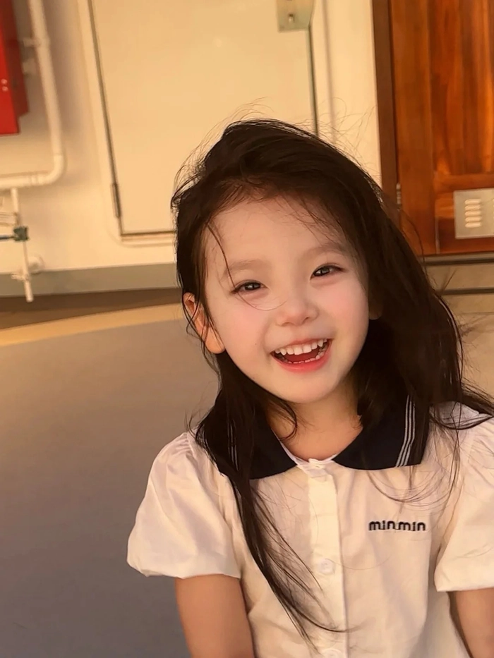 Hình nền cho bé gái cực xinh và dịu dàng