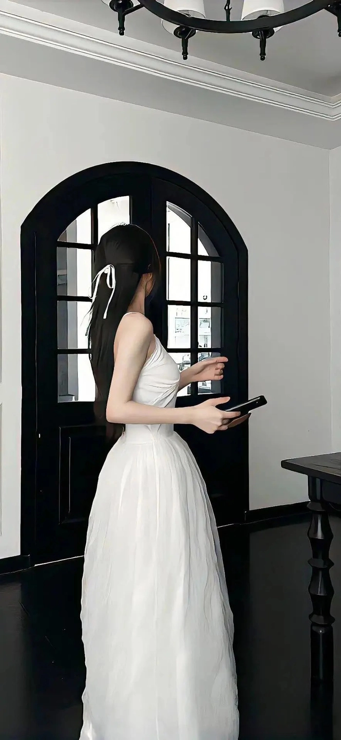 Hình nền máy tính ngầu cô gái sang trọng