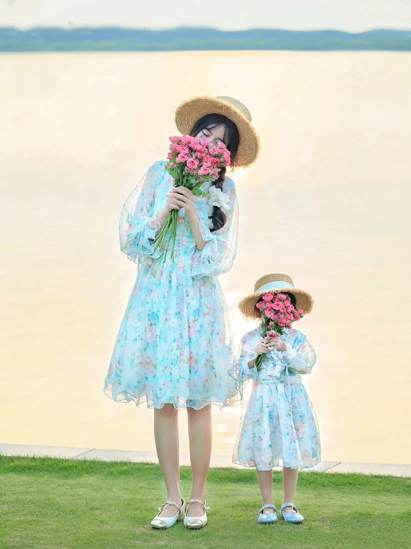 Hình nền mẹ và con gái đáng yêu