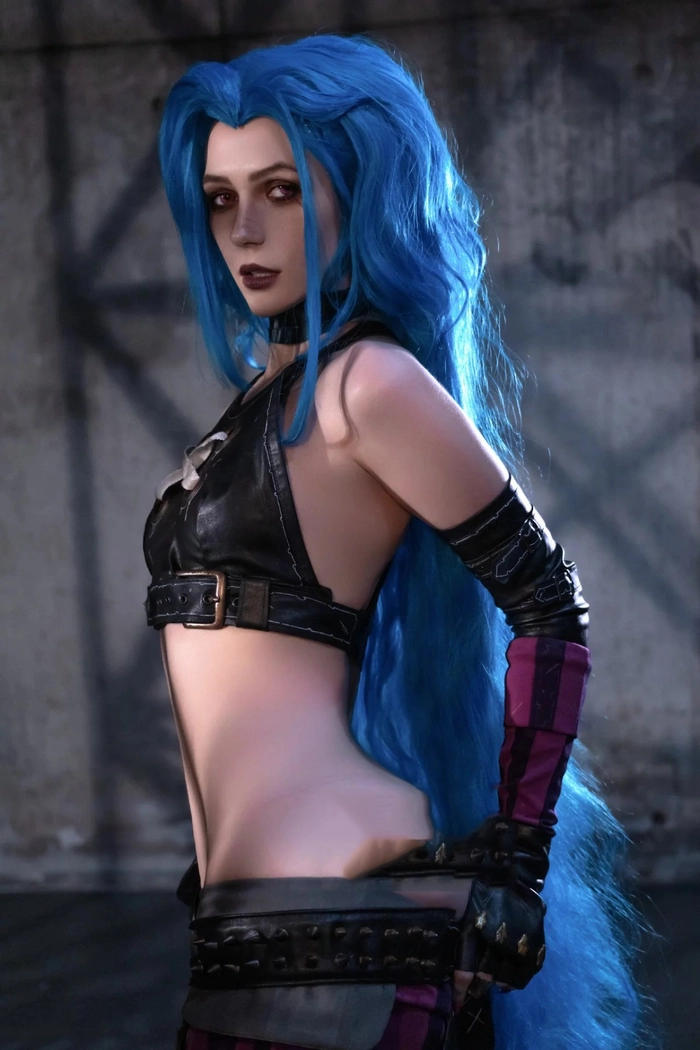 Jinx Arcane cosplay sexy đầy khí chất