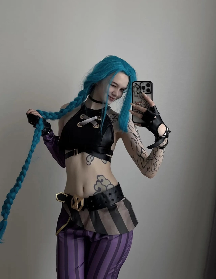 Jinx Liên Minh cosplay ấn tượng
