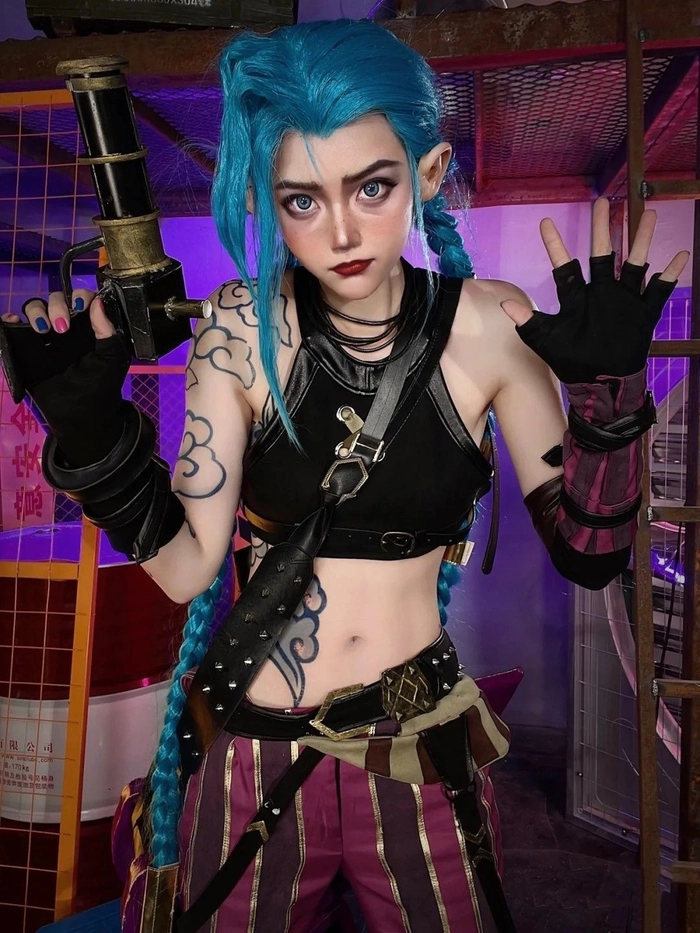 Jinx cosplay phong cách nổi loạn