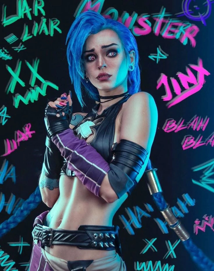 Tạo dáng Jinx cosplay cực chất