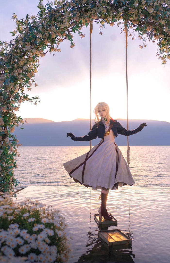 Violet Evergarden cosplay hút mắt