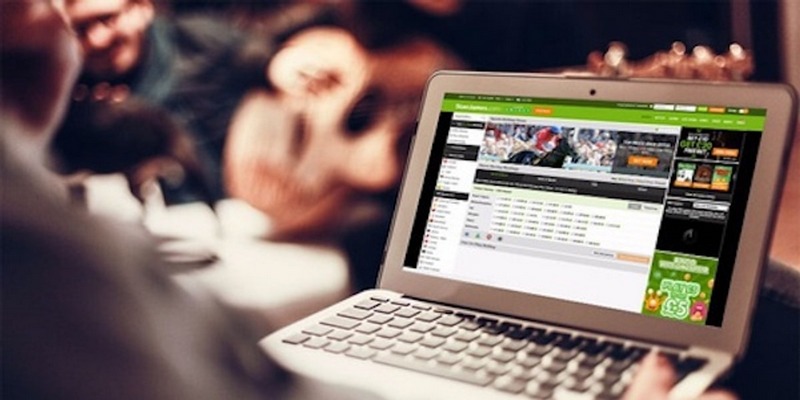 Chuẩn minh bạch dữ liệu qua tiêu chí giấy phép hoạt động