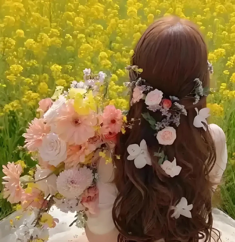 Hình nền cô gái và hoa hướng dương đầy sức sống