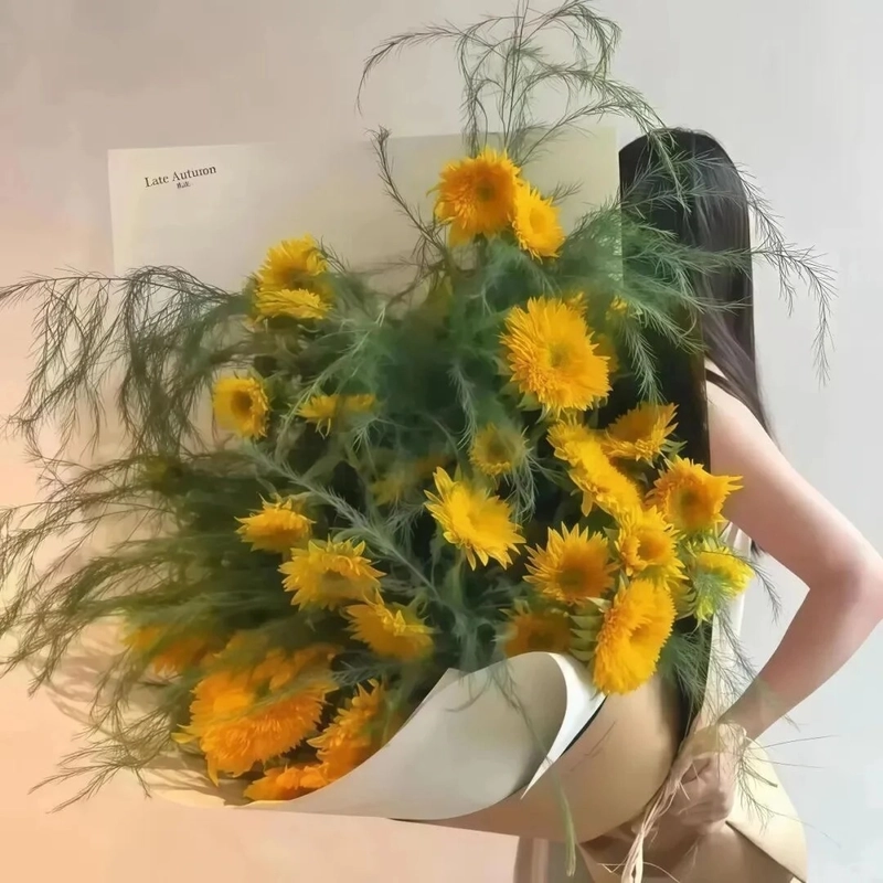 Hình nền cô gái và hoa thích hợp trang trí laptop